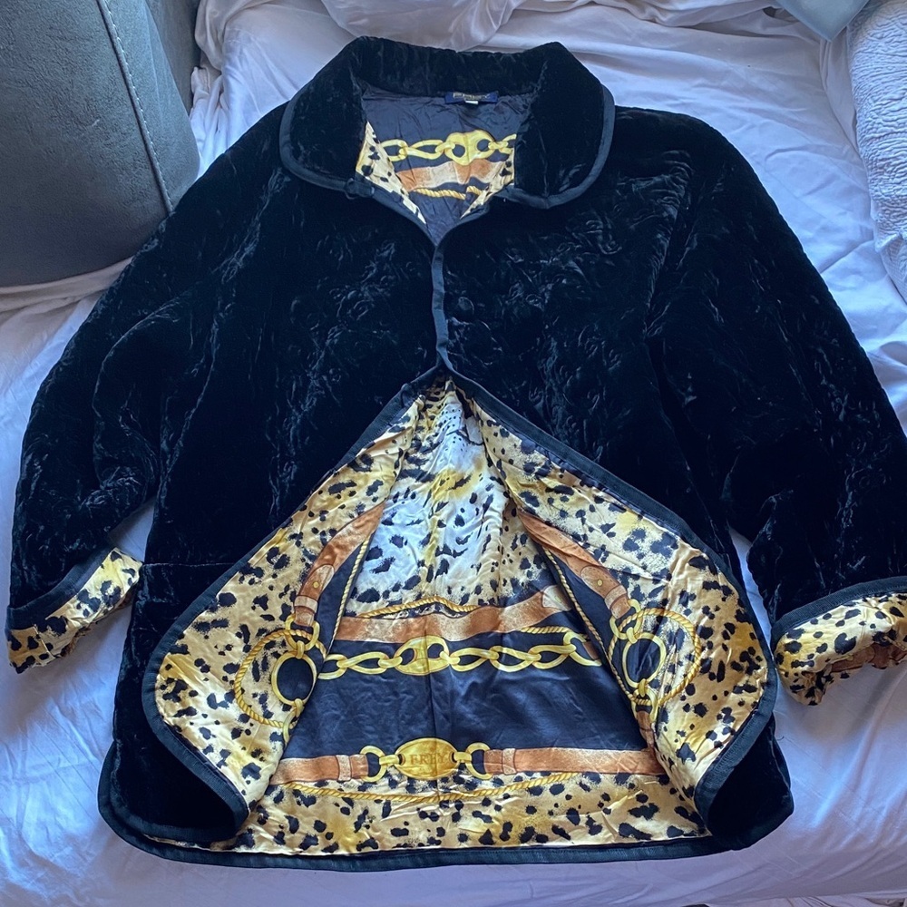 Luxurious Frey Black Velvet Blazer with Gold Accents